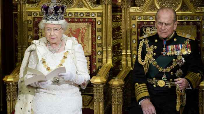 Monarchy queen parliament british mercury freddie crown speech wearing throne queens royals hand